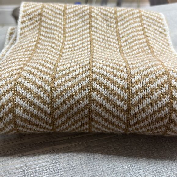 Calvin Klein Gold and White herringbone winter scarf EUC - Picture 10 of 10